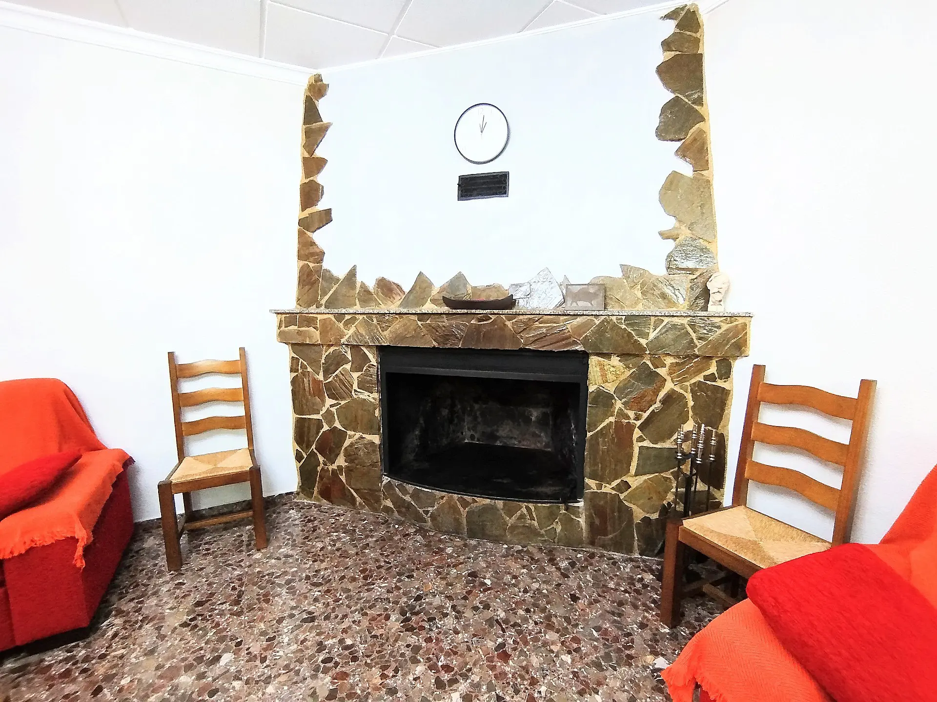 Country House Of 190 M² With A Garden In Yecla, Spain