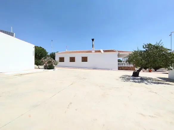 4-bedroom Country House In Yecla, Spain (190 M²)