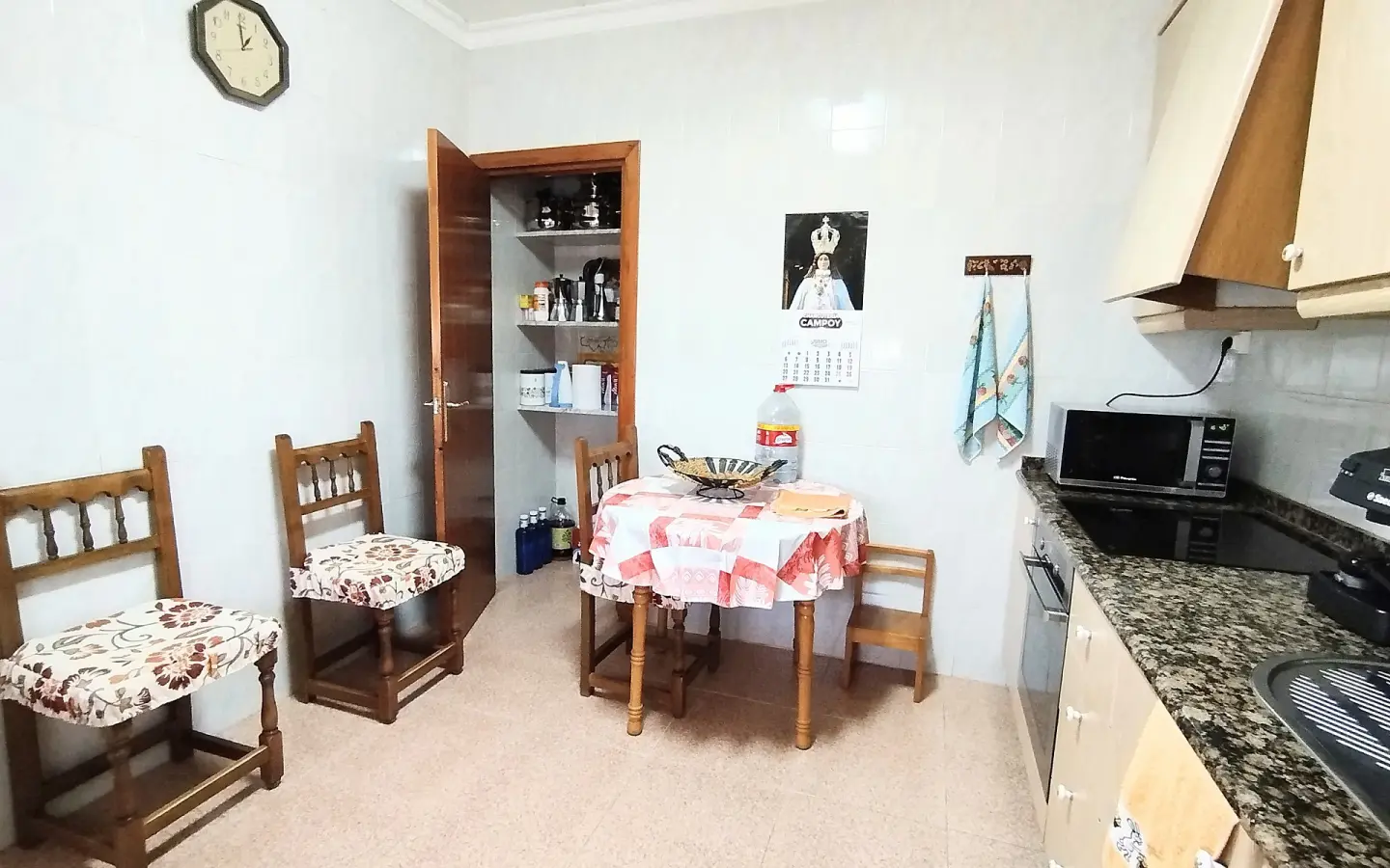 Country House Of 190 M² With A Garden In Yecla, Spain