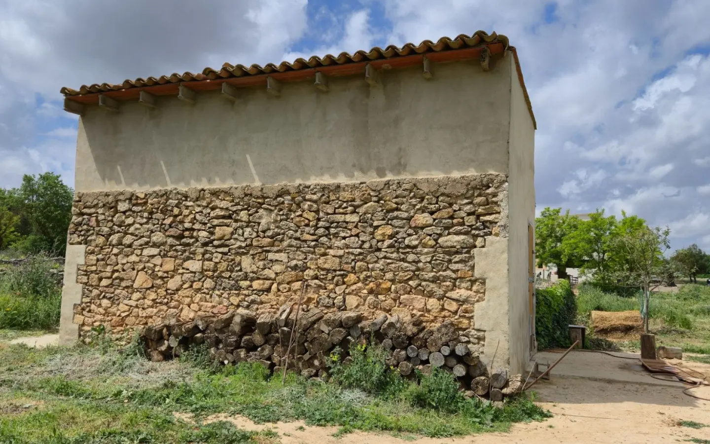 Commercial Of 622 M² In Almansa, Spain
