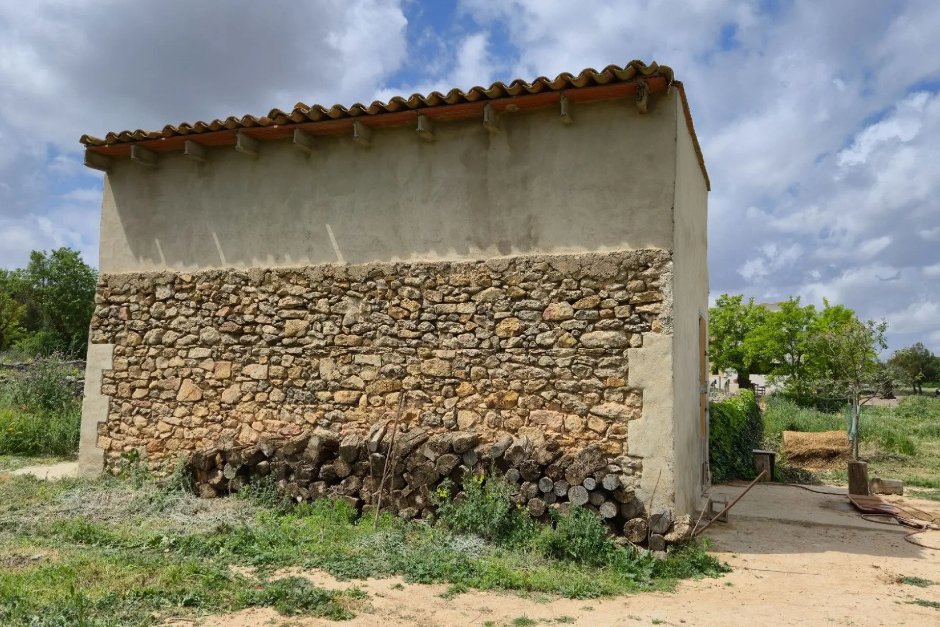 Commercial Of 622 M² In Almansa, Spain