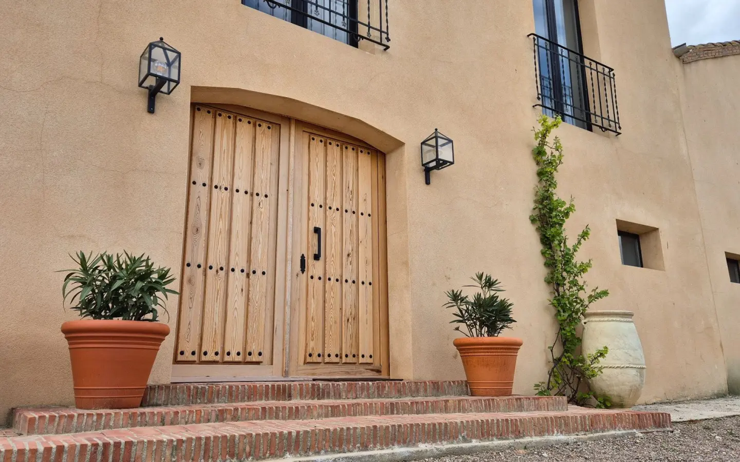 Commercial Of 622 M² In Almansa, Spain