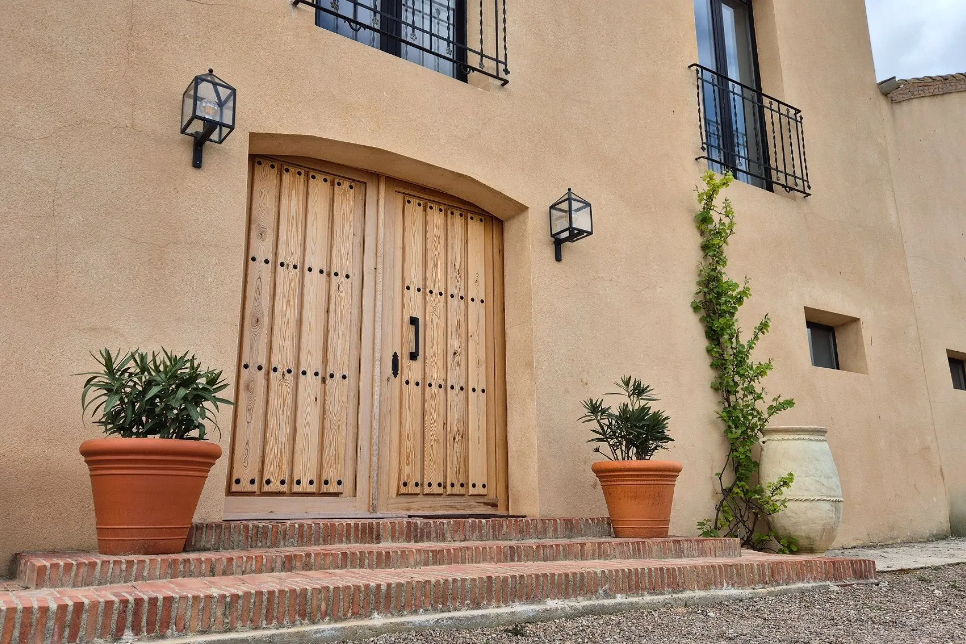 Commercial Of 622 M² In Almansa, Spain