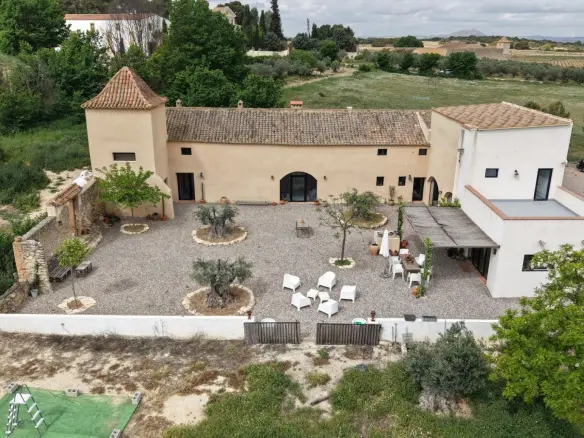 Commercial Of 622 M² In Almansa, Spain