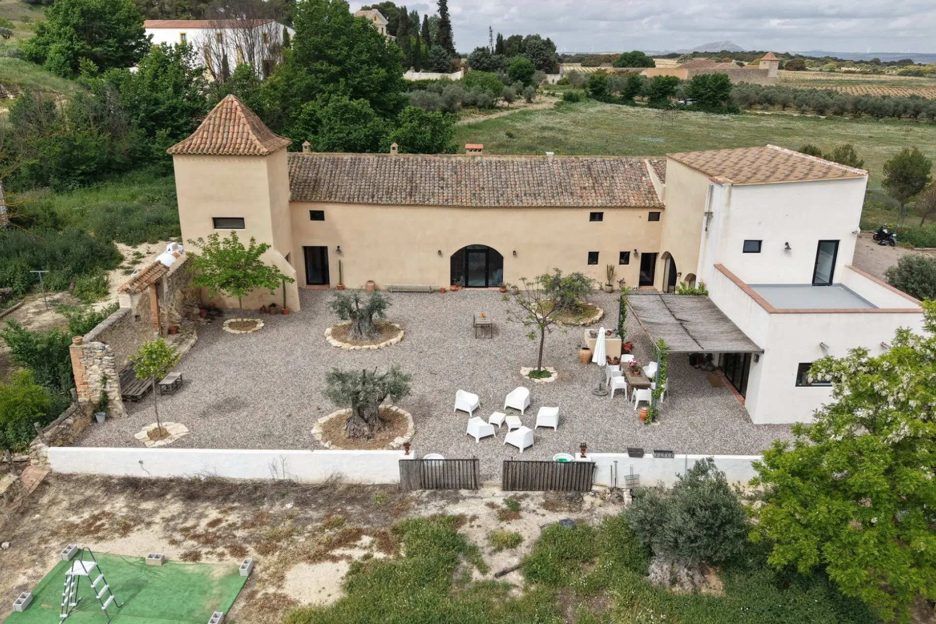 Commercial Of 622 M² In Almansa, Spain