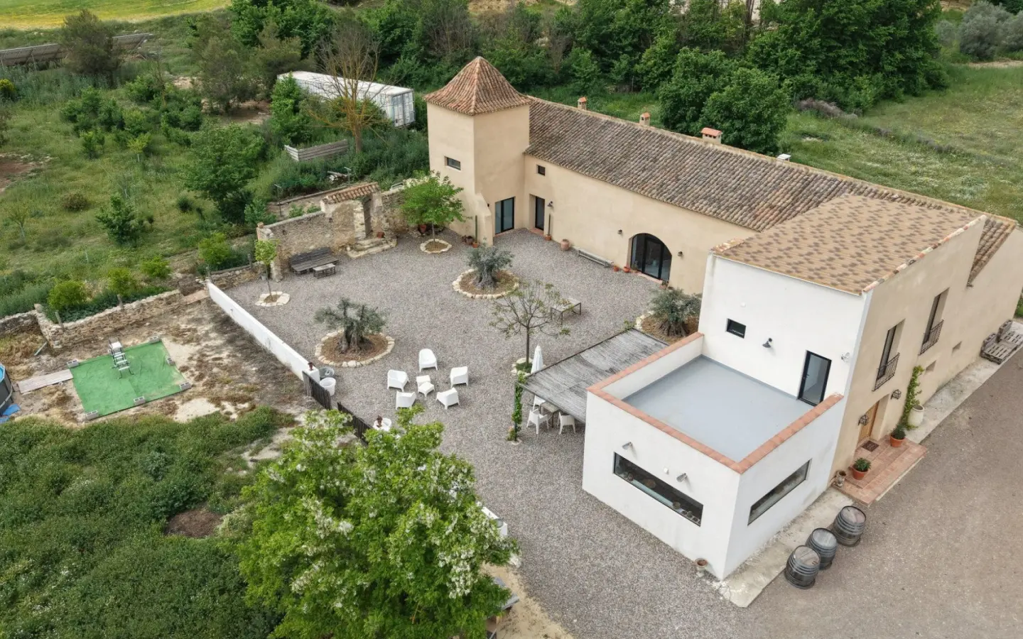 Commercial Of 622 M² In Almansa, Spain
