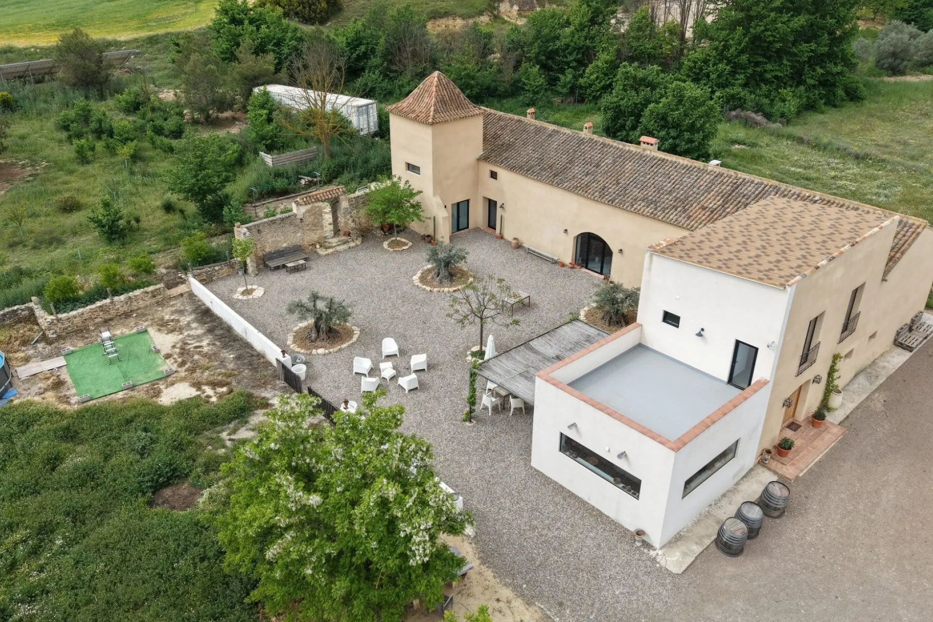 Commercial Of 622 M² In Almansa, Spain