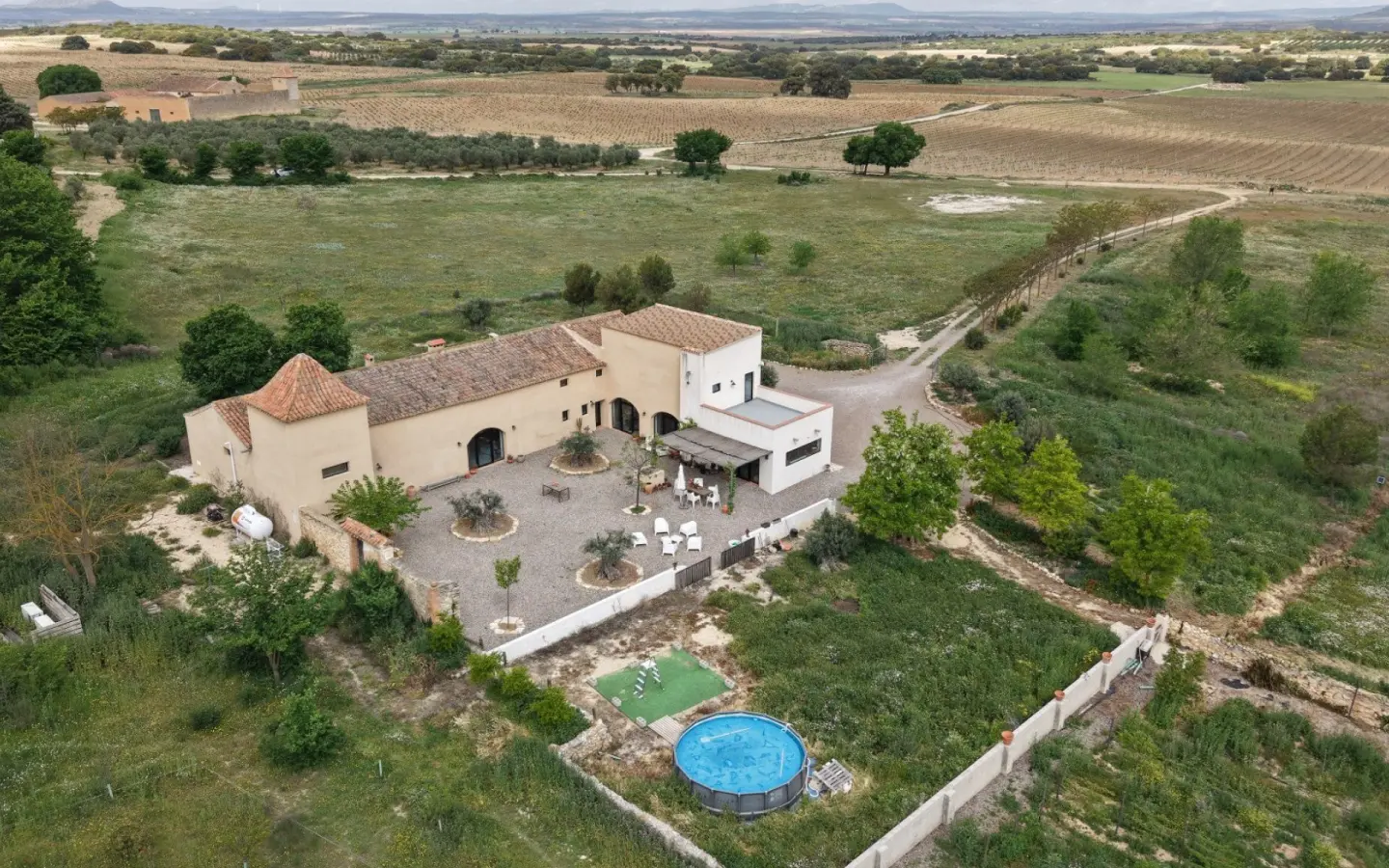 Commercial Of 622 M² In Almansa, Spain
