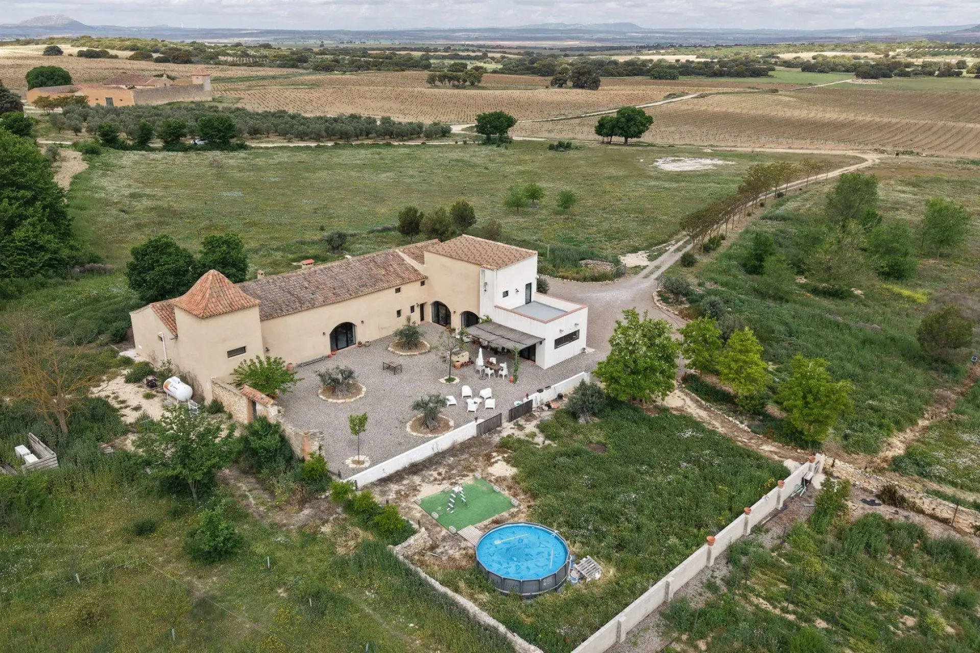 Commercial Of 622 M² In Almansa, Spain