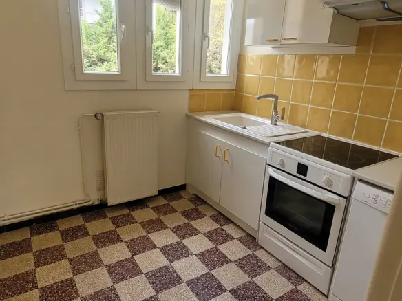 2-bedroom Apartment In Beziers, France (67 M²)