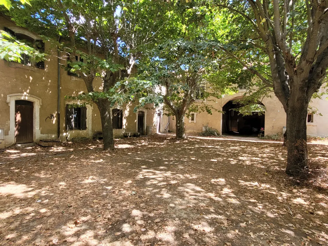 House Of 420 M² In Narbonne, France