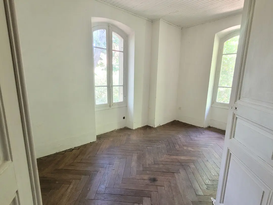 House Of 420 M² In Narbonne, France