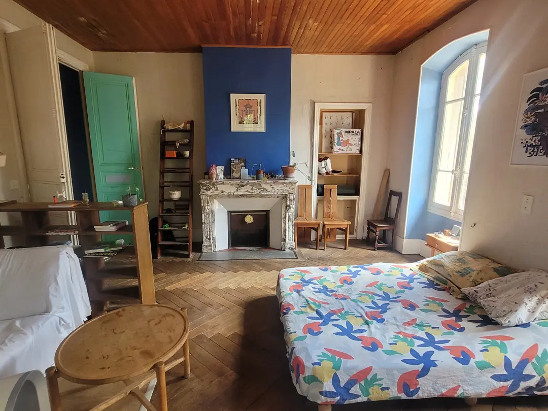 House Of 420 M² In Narbonne, France