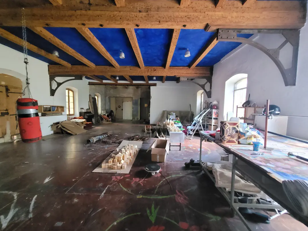 House Of 420 M² In Narbonne, France