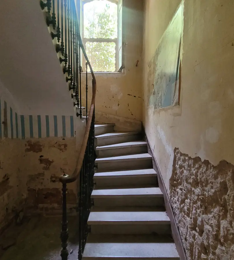 House Of 420 M² In Narbonne, France