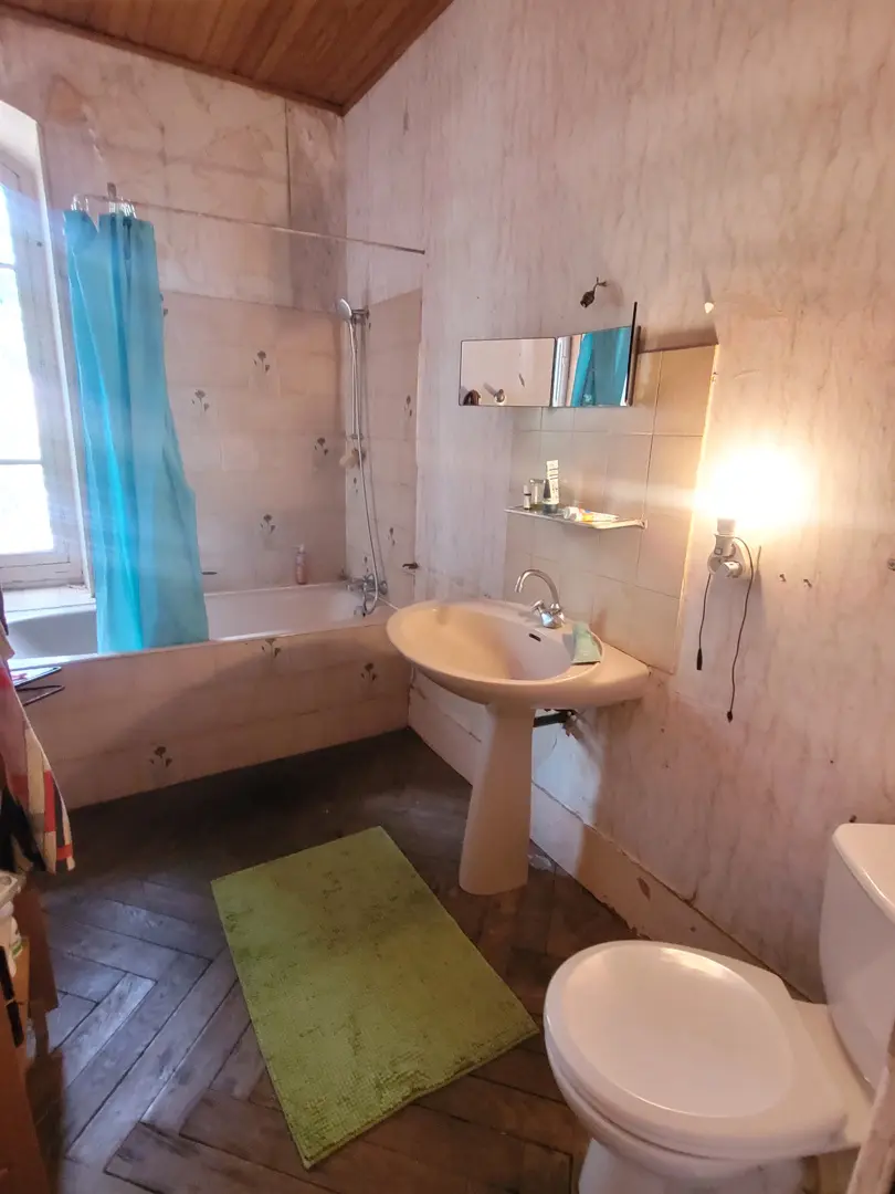 House Of 420 M² In Narbonne, France