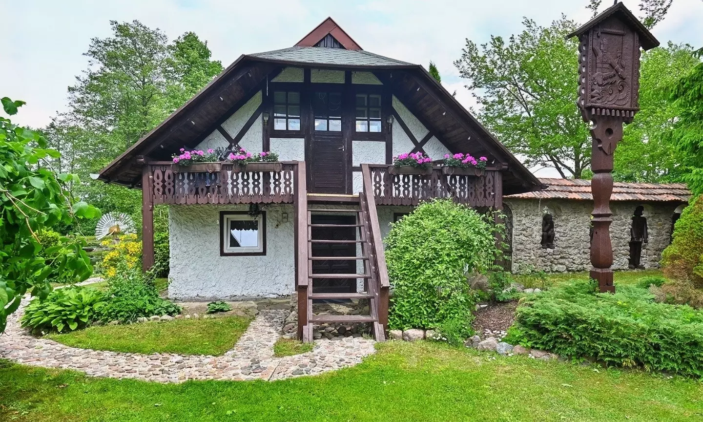 Private Estate Of 5.5 Ha With Two Ponds, Guest Accommodation & Event Facilities