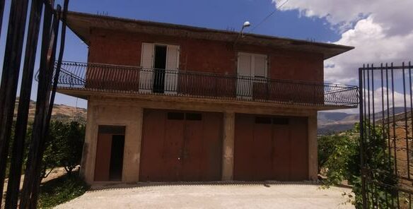 Villa Of 1000 M² With Panoramic View In Salvo Cda Boschetto, Alessandria