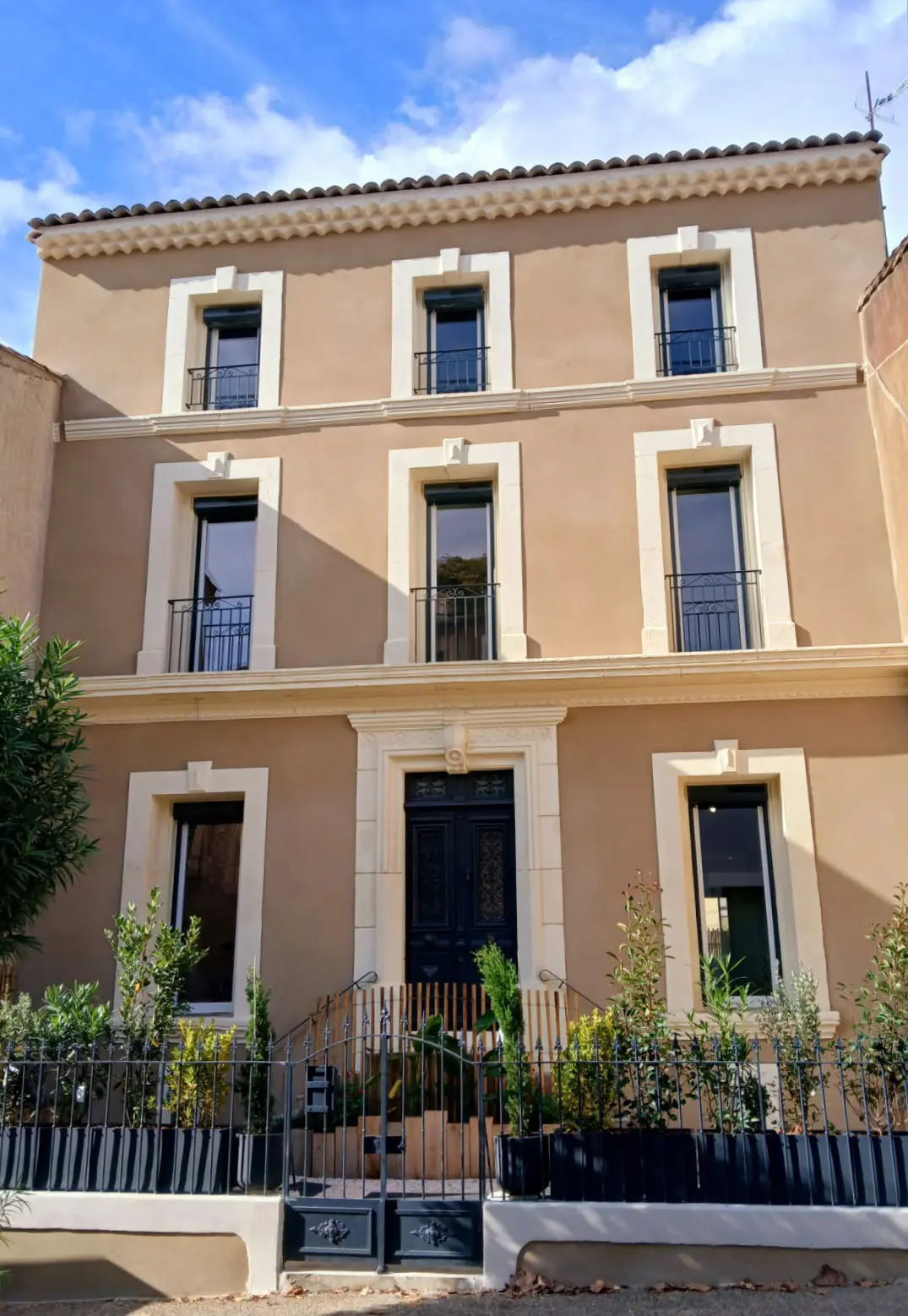 House Of 298 M² In Magalas, France