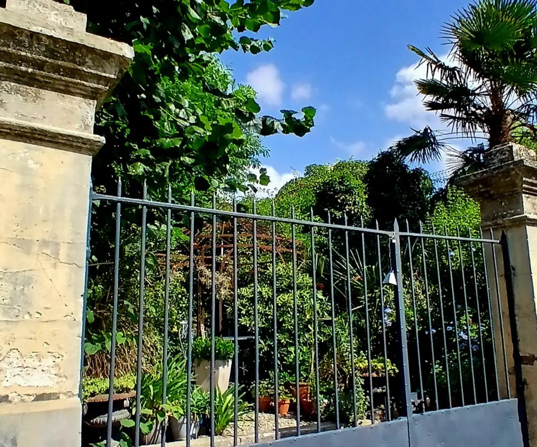 House Of 140 M² In Pouzolles, France