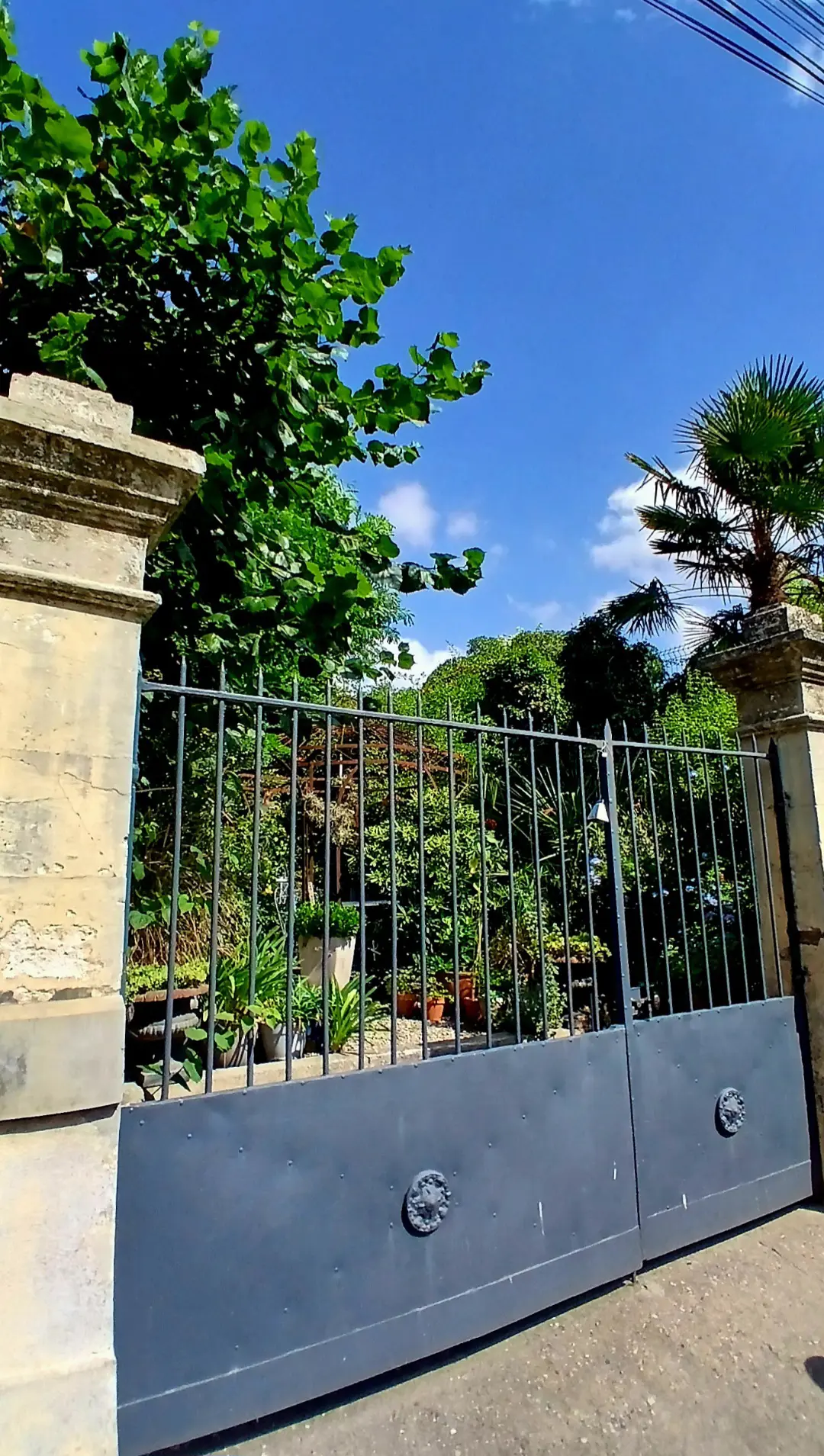 House Of 140 M² In Pouzolles, France