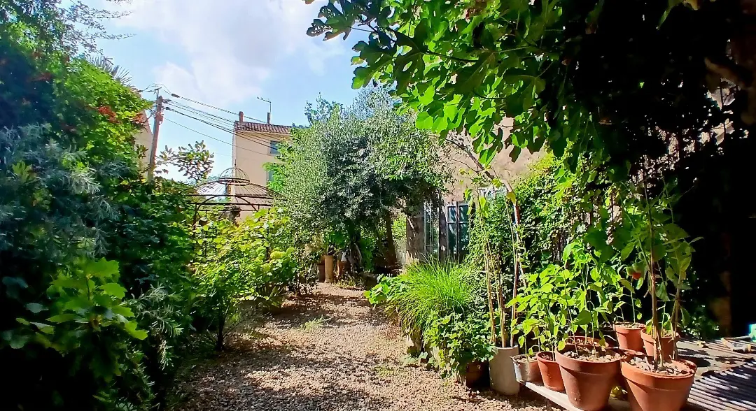 House Of 140 M² In Pouzolles, France