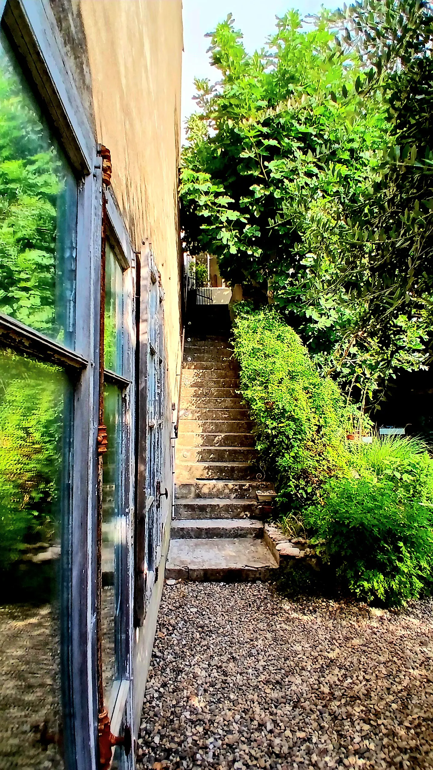 House Of 140 M² In Pouzolles, France