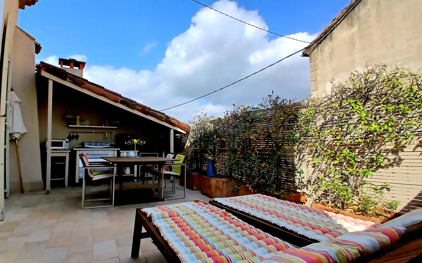 House Of 140 M² In Pouzolles, France