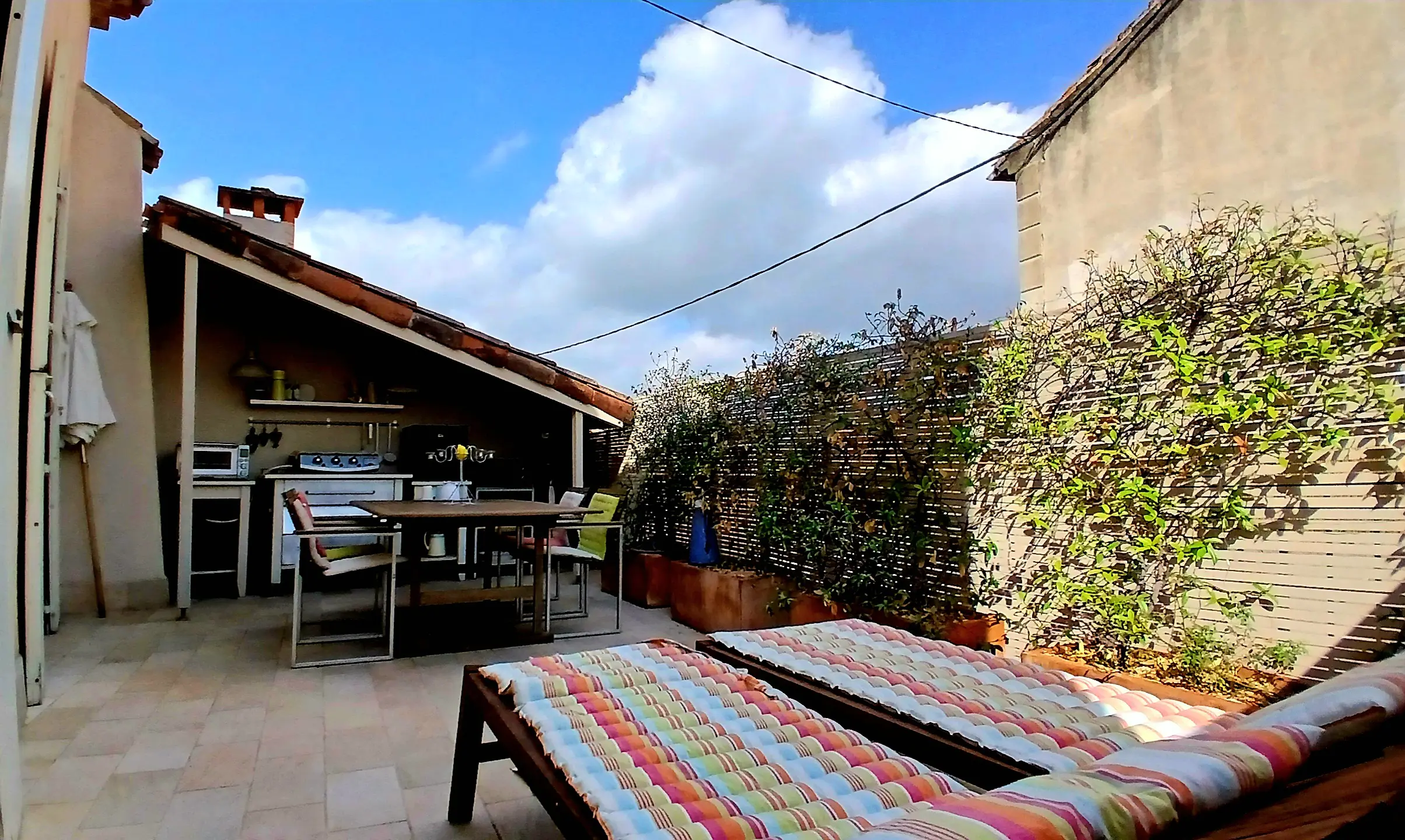 House Of 140 M² In Pouzolles, France