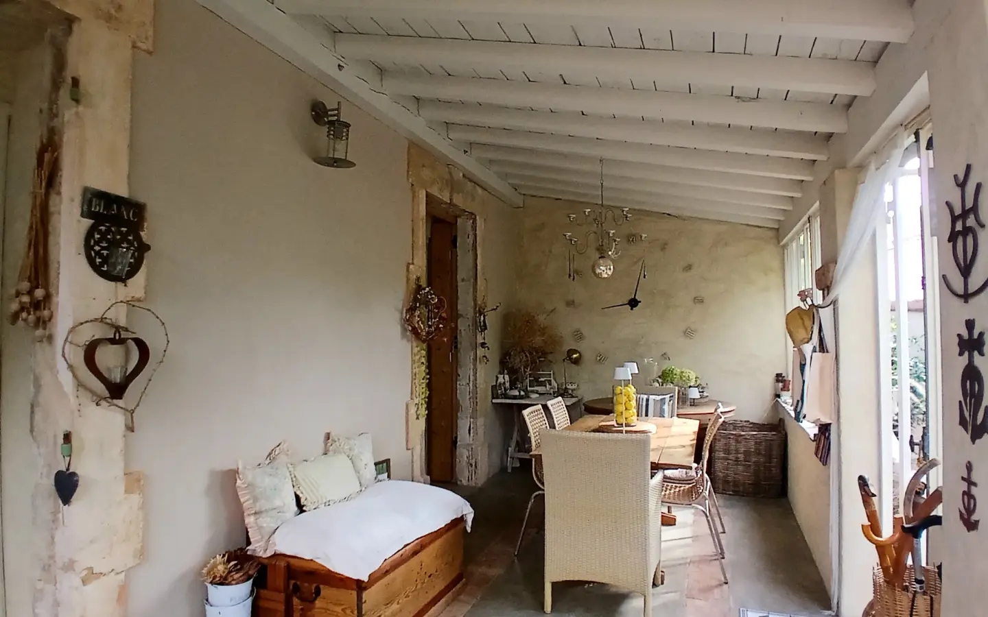 House Of 140 M² In Pouzolles, France