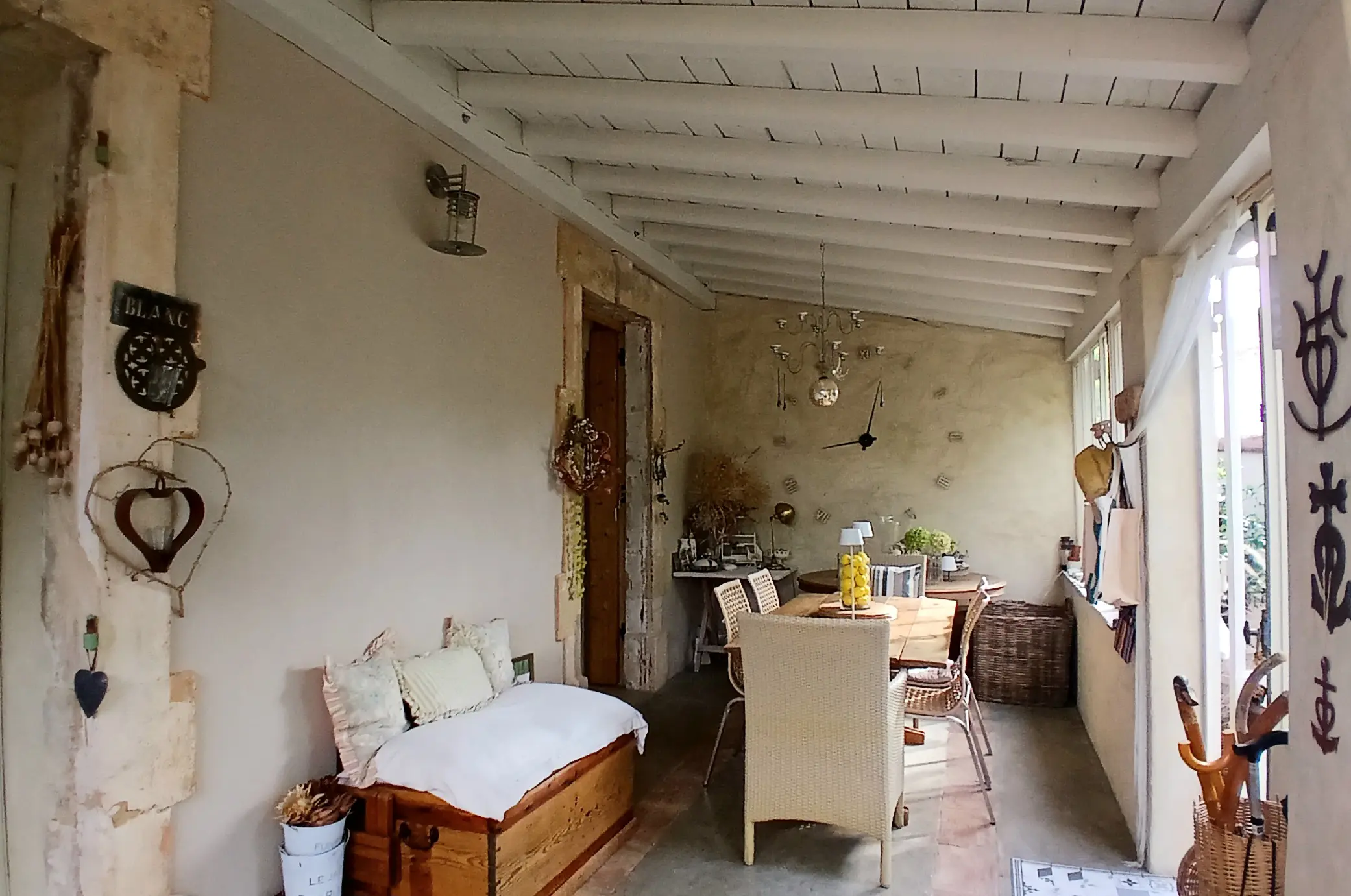 House Of 140 M² In Pouzolles, France