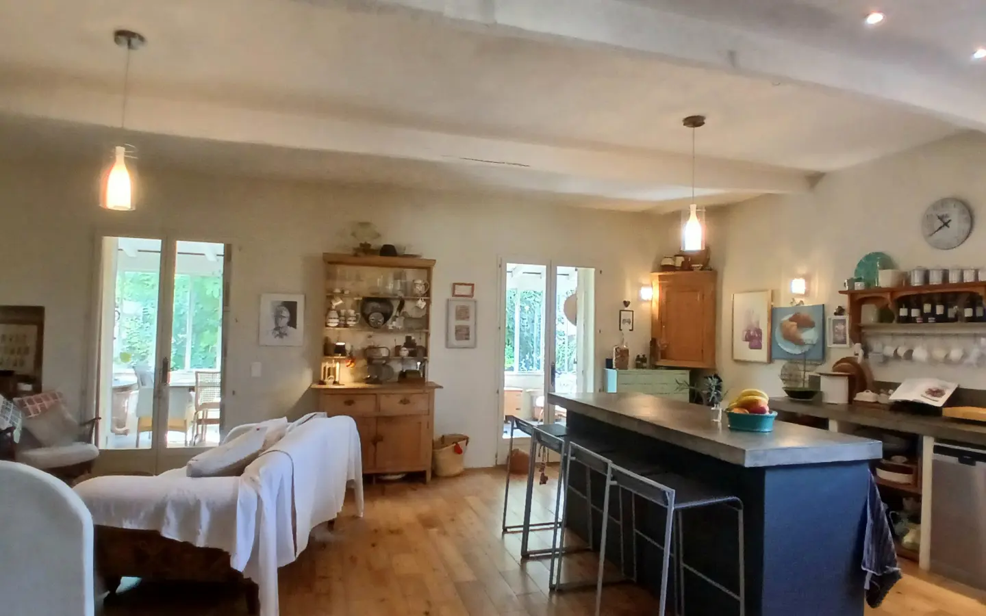 House Of 140 M² In Pouzolles, France