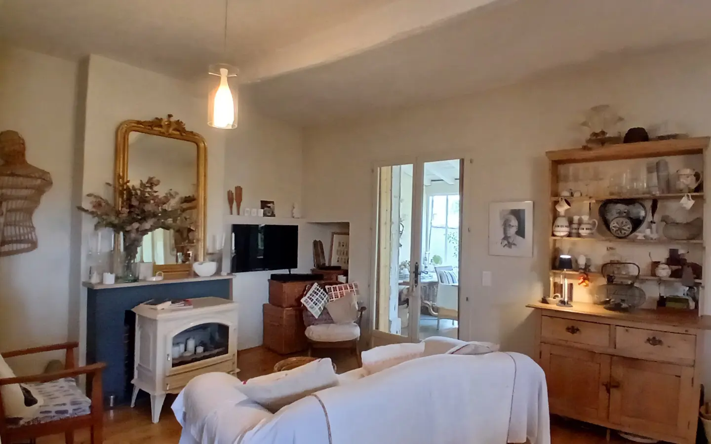 House Of 140 M² In Pouzolles, France