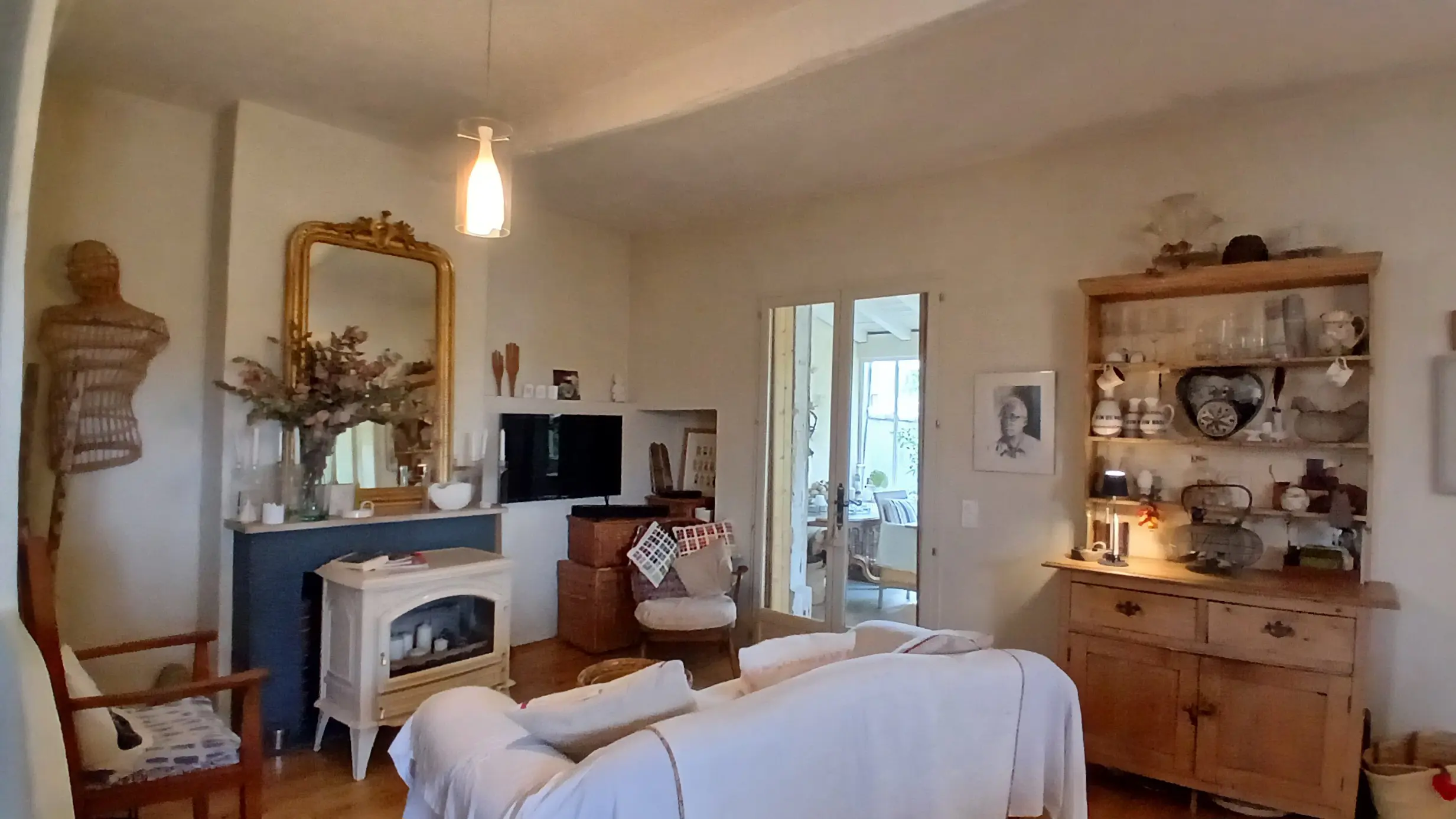 House Of 140 M² In Pouzolles, France