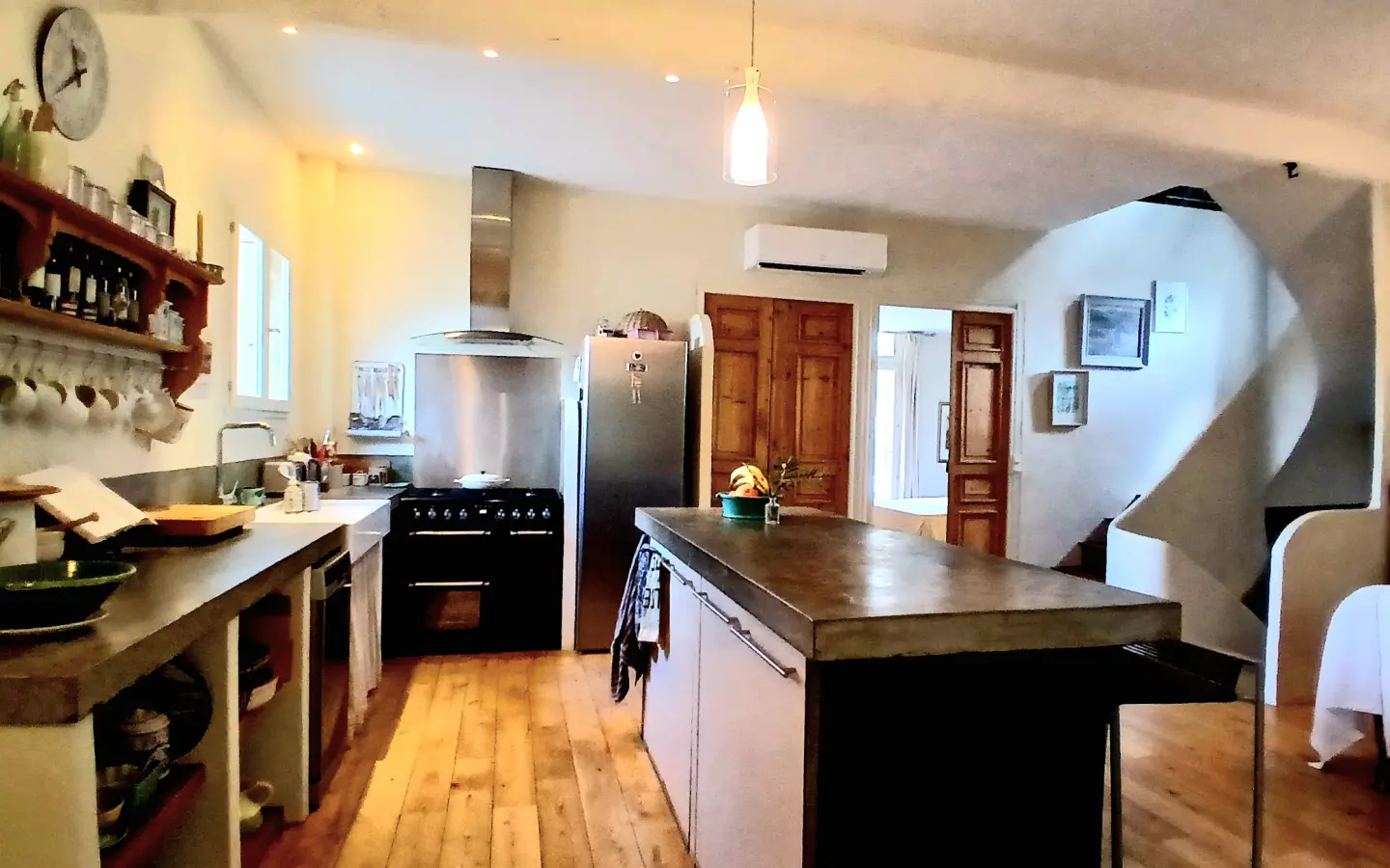 House Of 140 M² In Pouzolles, France