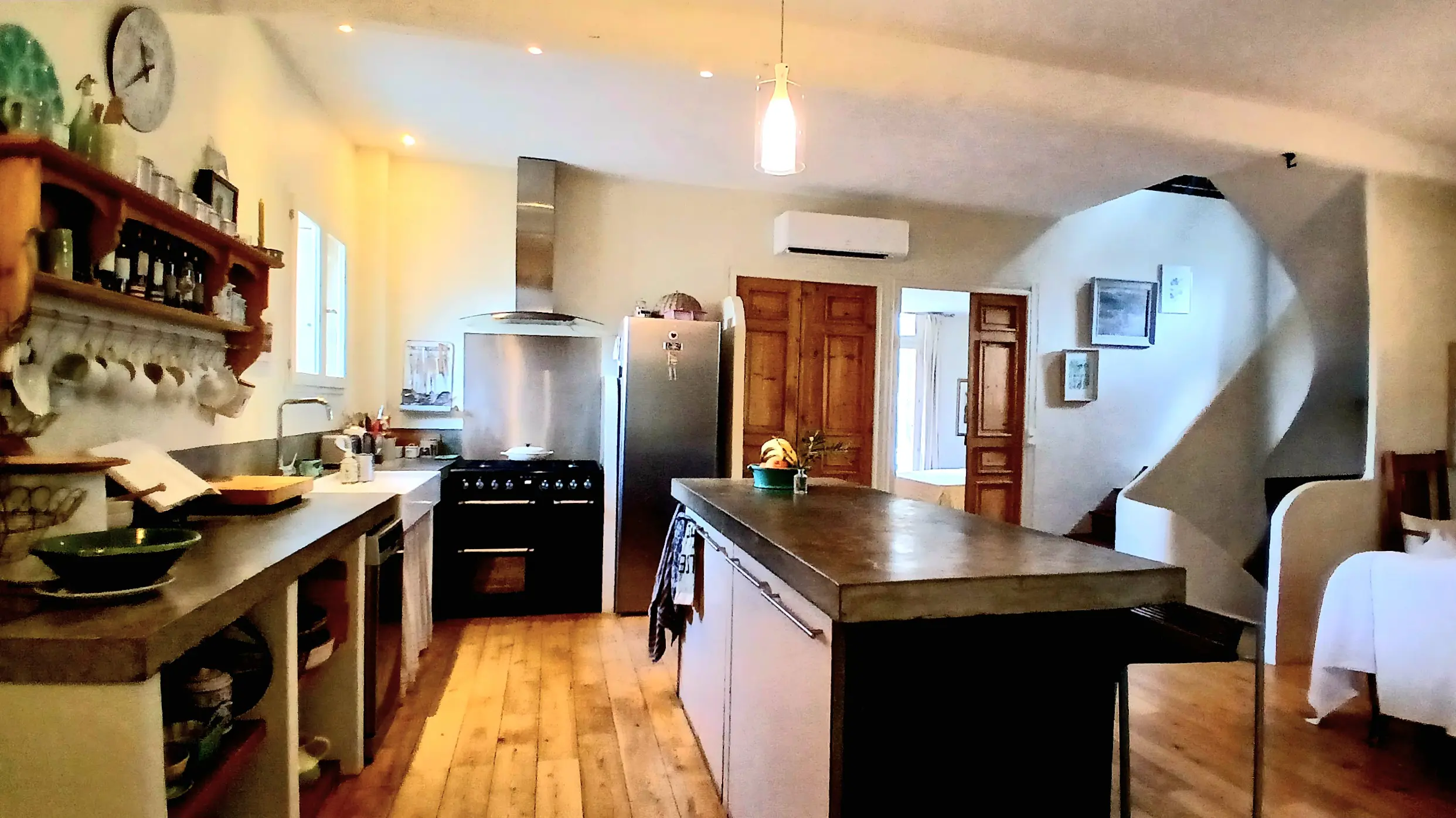 House Of 140 M² In Pouzolles, France
