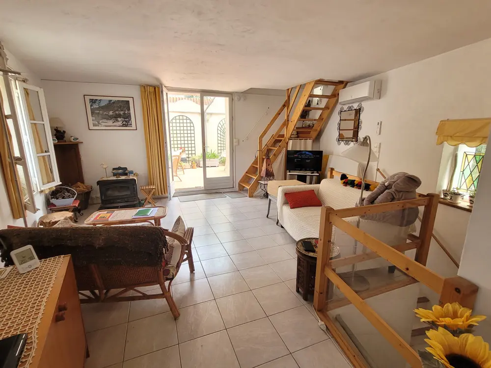 House Of 101 M² In Saint Genies De Fontedit, France