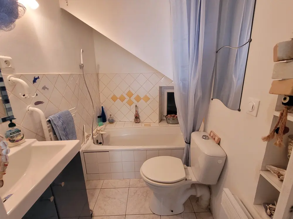 House Of 101 M² In Saint Genies De Fontedit, France