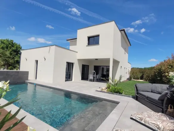 Detached House Of 160 M² With Garden In Saint Genies De Fontedit