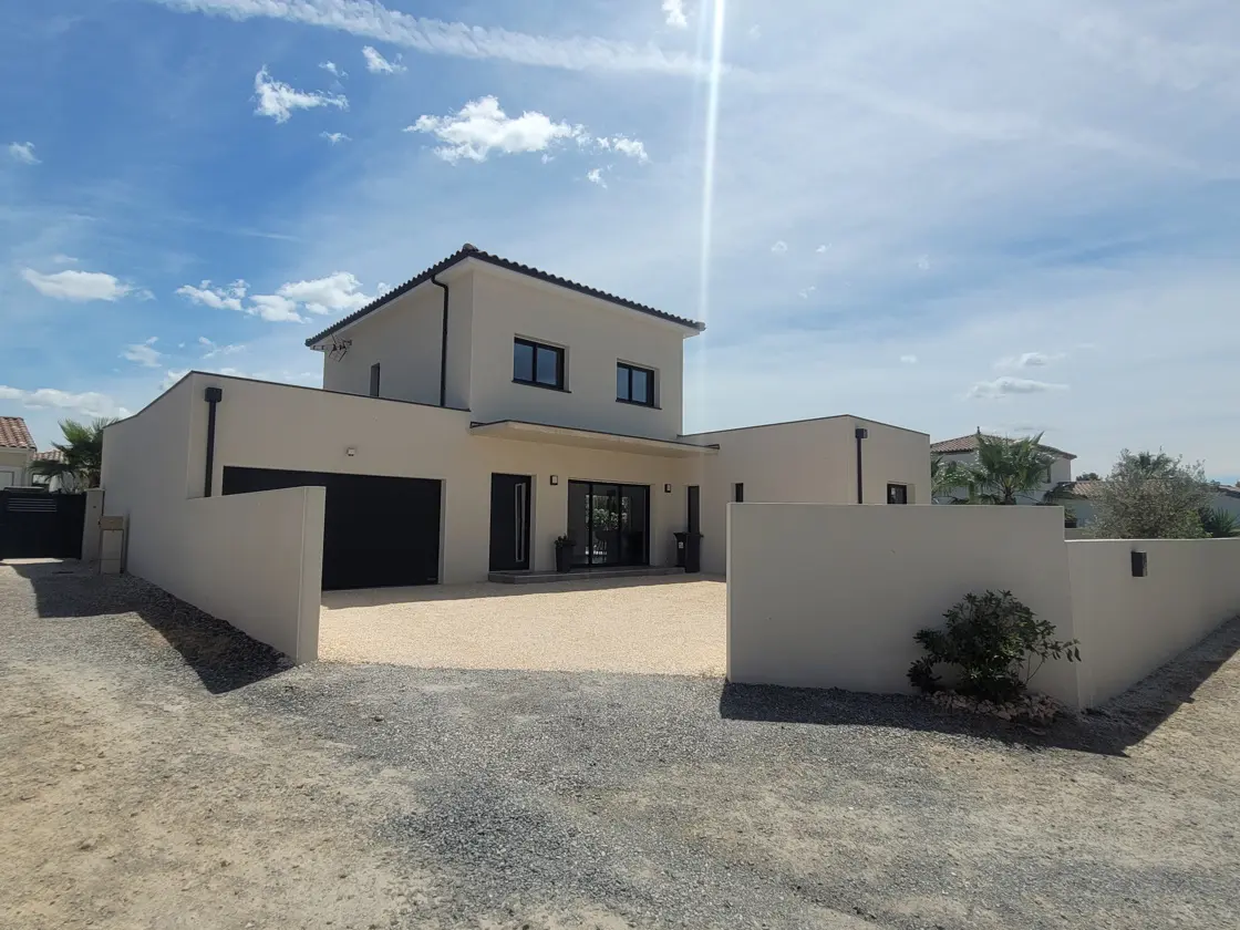 Detached House Of 160 M² With Garden In Saint Genies De Fontedit