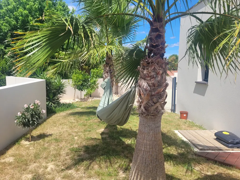 Detached House Of 160 M² With Garden In Saint Genies De Fontedit