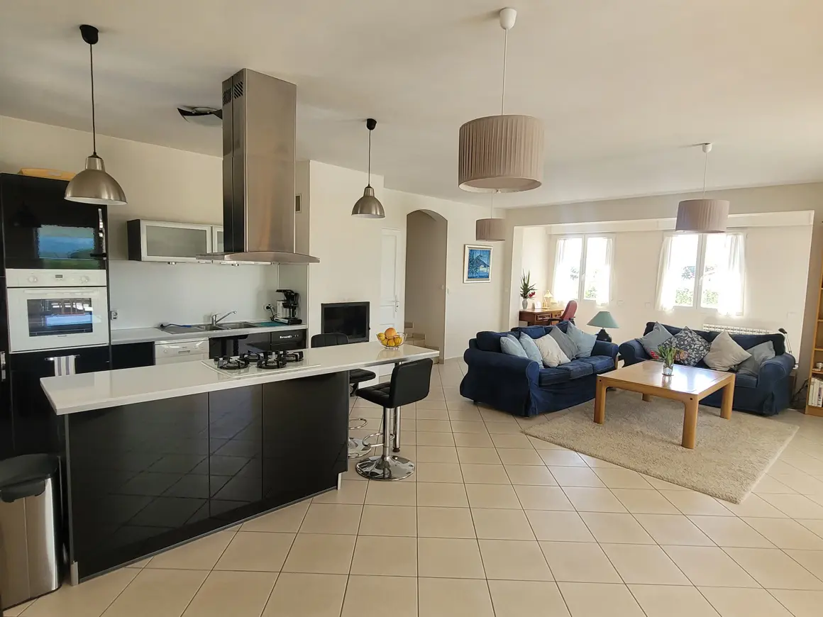 Detached House Of 180 M² In Thezan Les Beziers