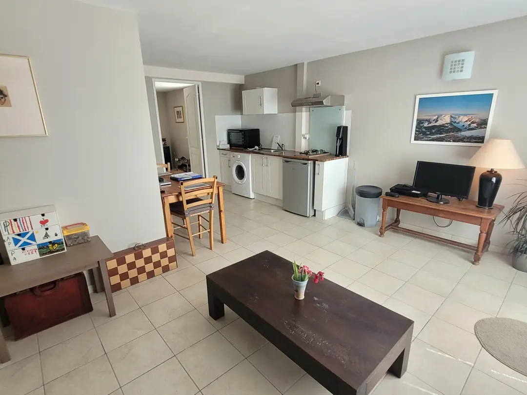 Detached House Of 180 M² In Thezan Les Beziers