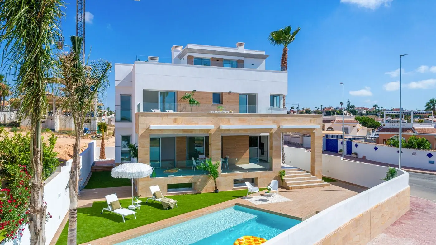 4-bedroom Villa In Rojales, Spain (244 M²)
