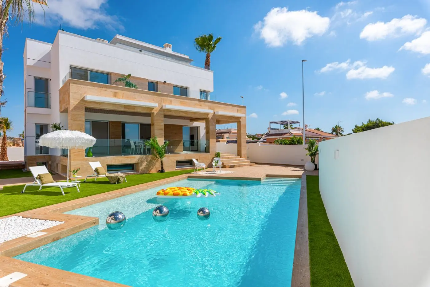 4-bedroom Villa In Rojales, Spain (244 M²)