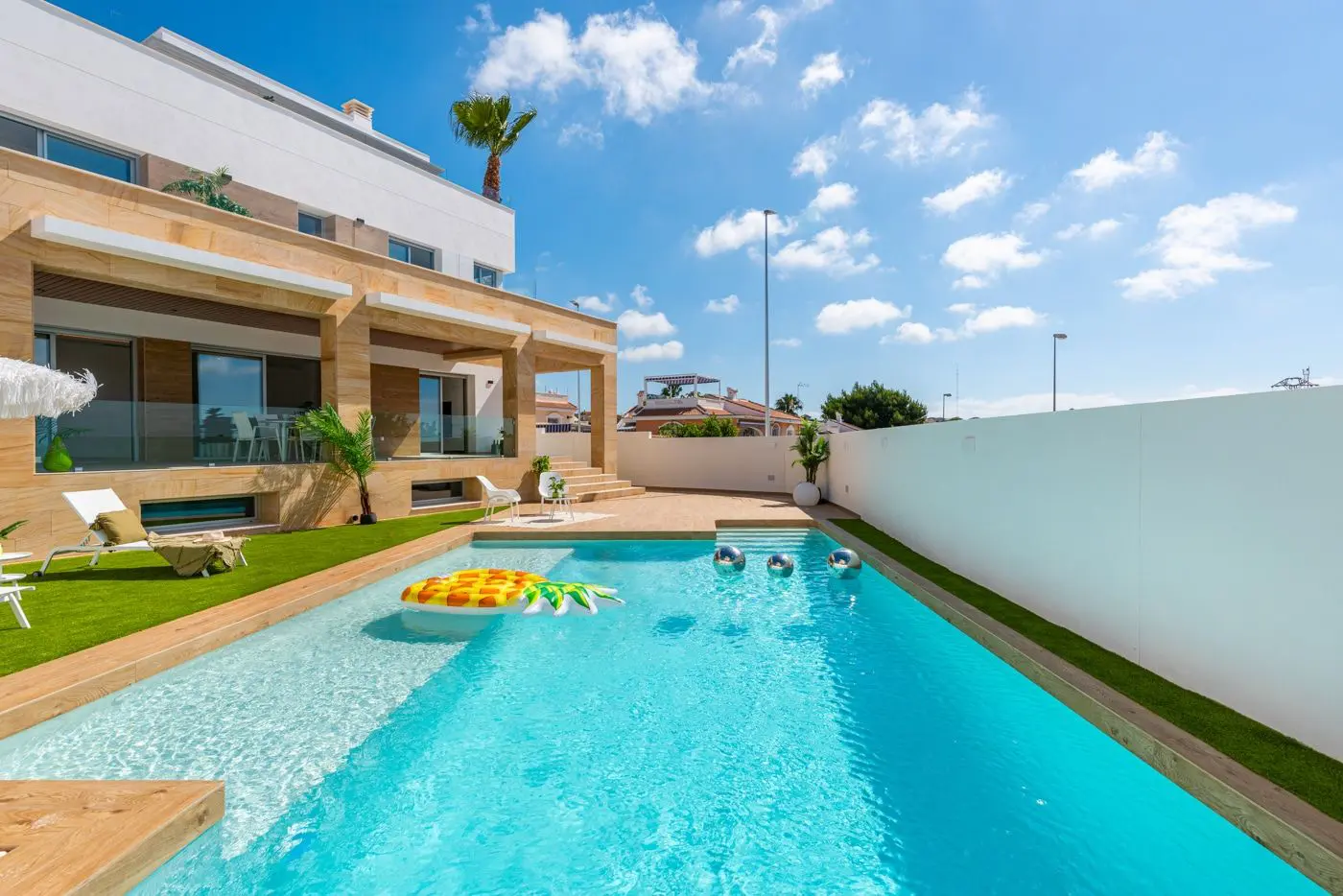 4-bedroom Villa In Rojales, Spain (244 M²)