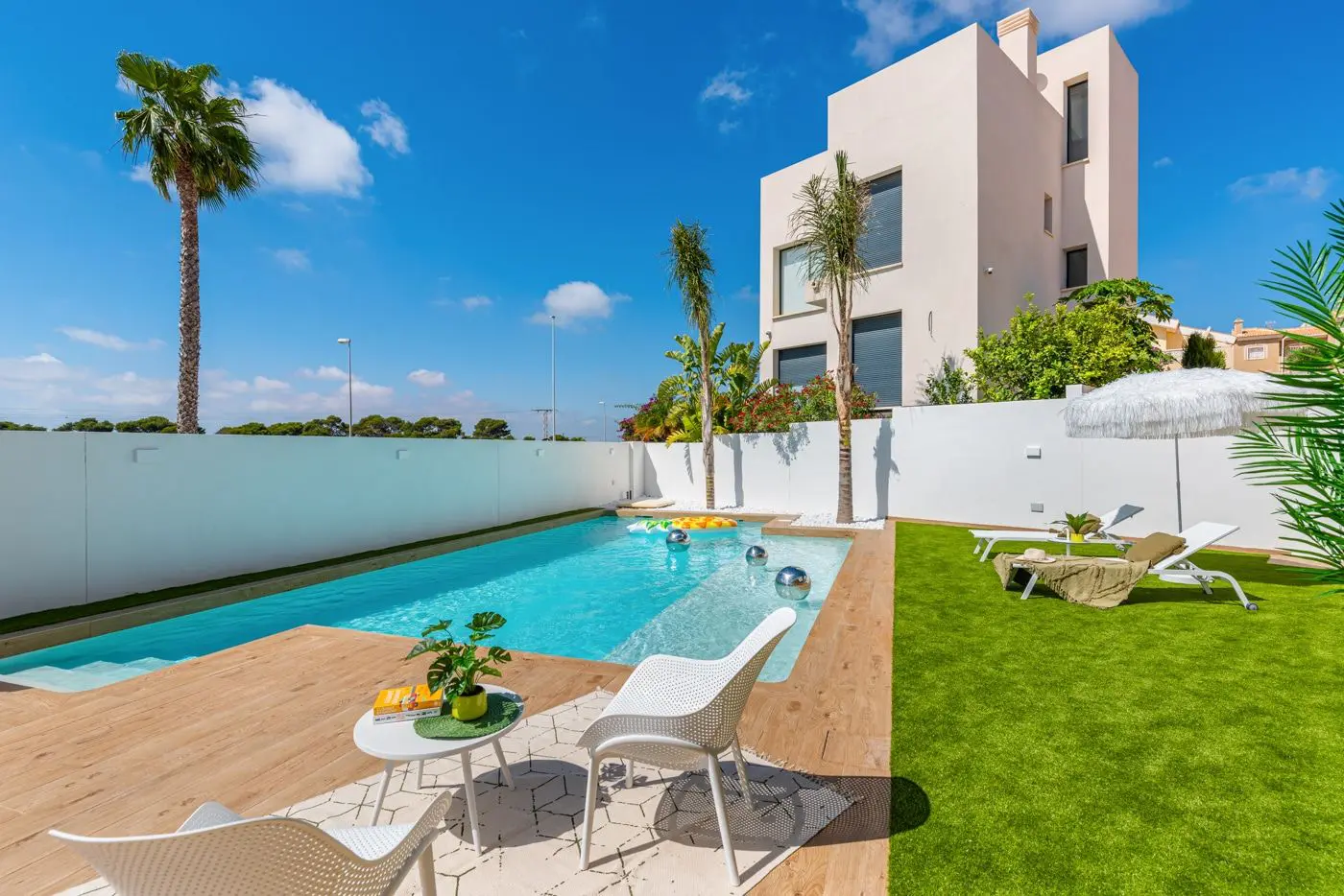 4-bedroom Villa In Rojales, Spain (244 M²)