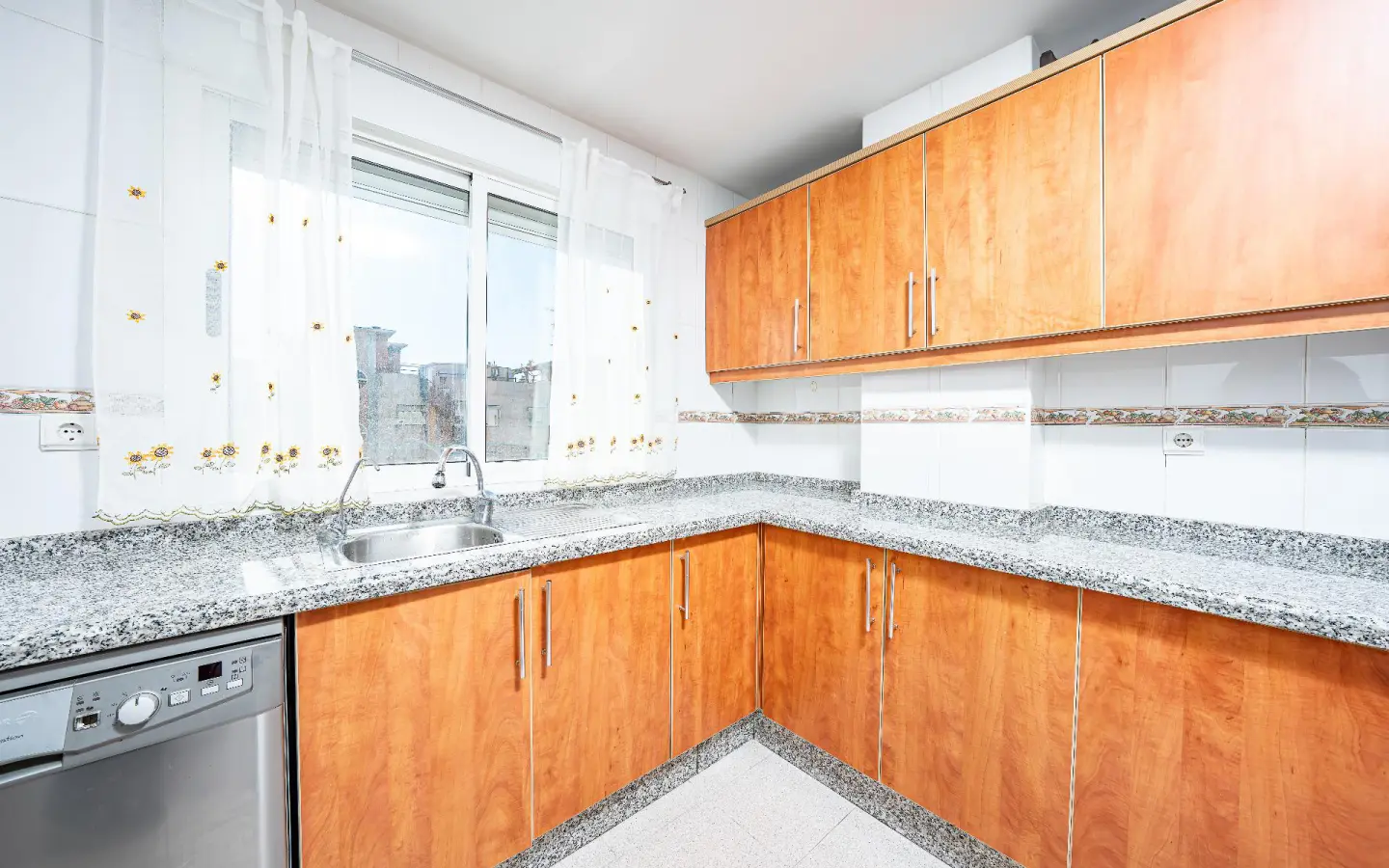 3-bedroom Penthouse In Alicante, Spain (160 M²)