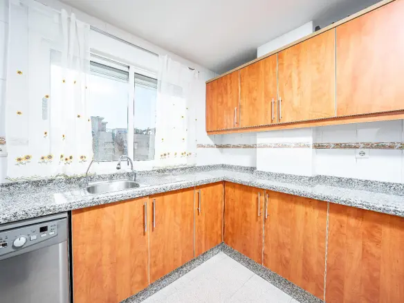 3-bedroom Penthouse In Alicante, Spain (160 M²)
