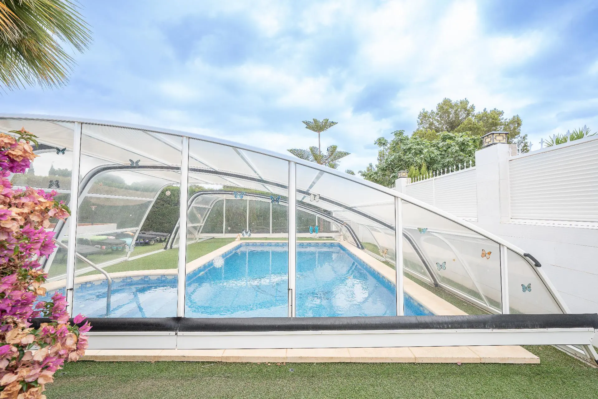 6-bedroom Villa In La Nucía, Spain (280 M²)